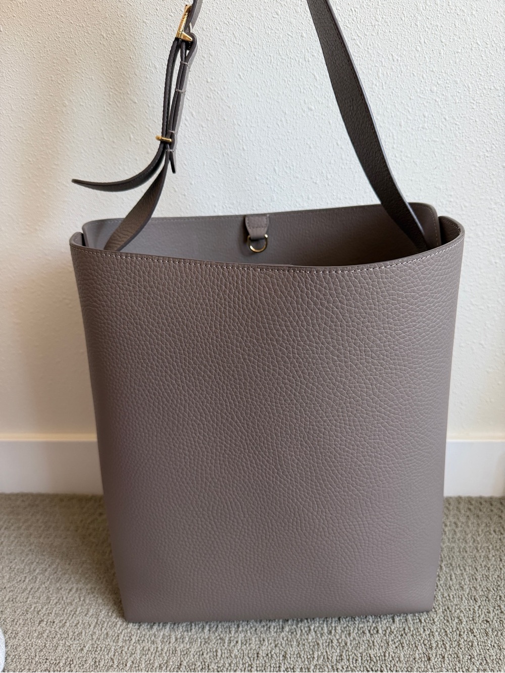 Cuyana Pebbled Leather Oversized Linea Shoulder Tote Bag fits Laptop in Sleeve - Picture 2 of 12